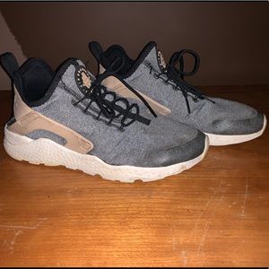 Nike Air Hurache Run Ultra SE